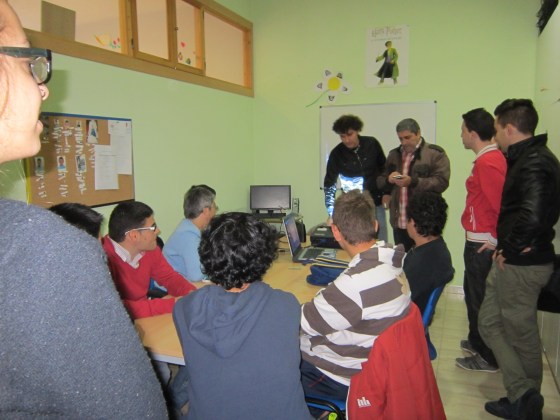 Todos muy atentos para aprender con Santi