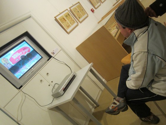 Gorka muy atento al video